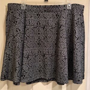 Elegant Black and Gray Patterned Skirt